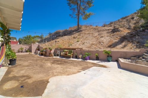 29000 Gladiolus Dr, Santa Clarita CA  91387-1828 exterior