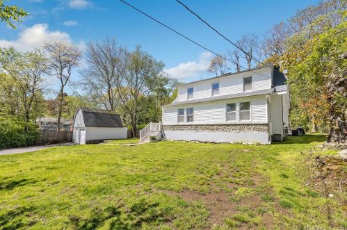 975 Cutspring Rd, Stratford, CT 06614-1955