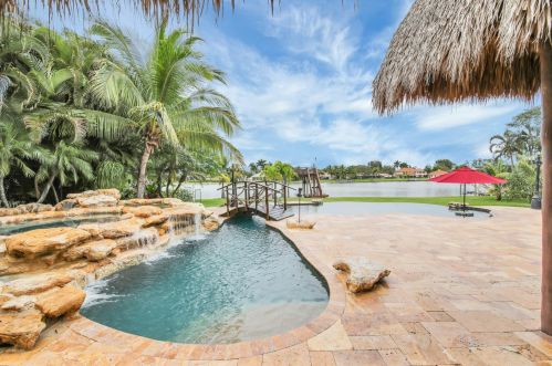 8813 Wendy Ln, West Palm Beach FL  33411-6522 exterior