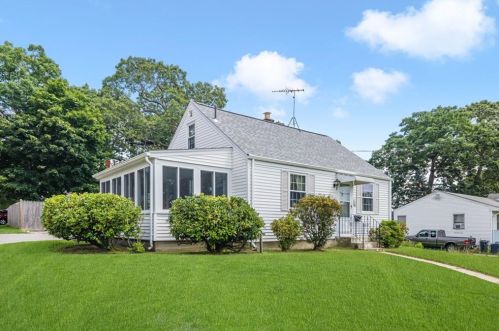 101 Everleth Ave, Warwick, RI 02888-3505