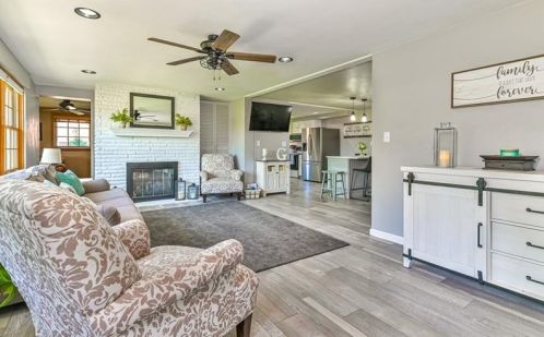 202 President Dr, Glenshaw, PA 15116-2107