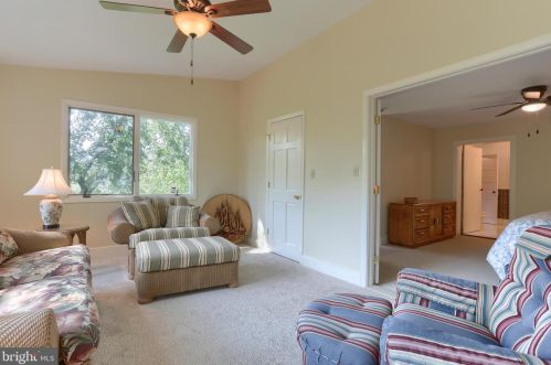 6411 Devonshire Hts Rd, Harrisburg PA 17111-4818 exterior