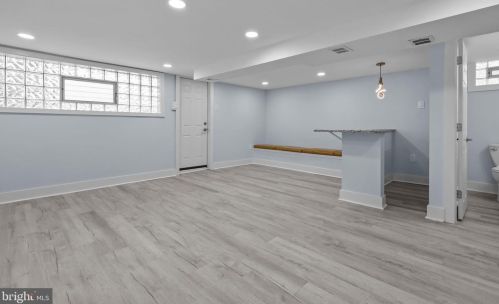 8522 Castor Ave, Philadelphia PA  19152-1208 exterior