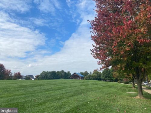 11 Broad Way, Lovettsville VA  20180-8608 exterior