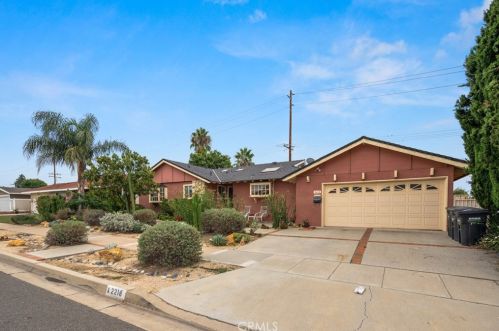 2218 Parkside Ave, Orange, CA 92867-4038