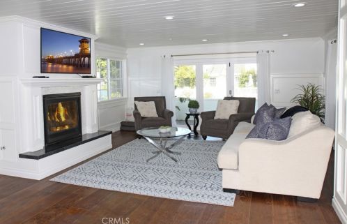 208 Indianapolis Ave, Huntington Beach CA 92646-5011 exterior