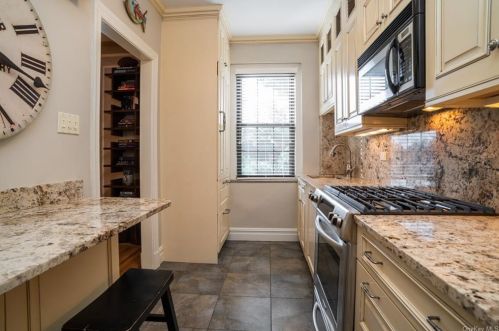 620 Pelhamdale Ave, New Rochelle NY  10803-2822 exterior