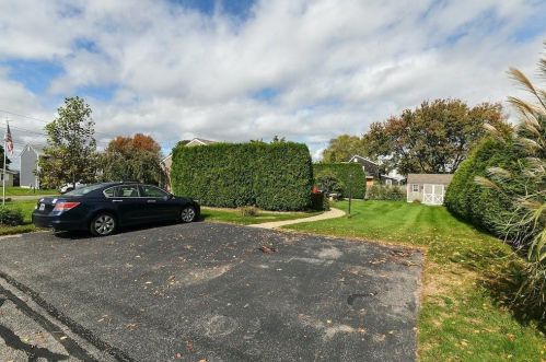 1 Kathy St, South Kingstown RI  02882-5040 exterior