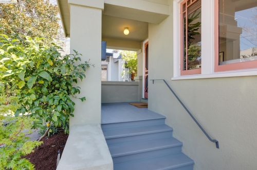 321 Hemphill Pl, Oakland, CA 94618-1015