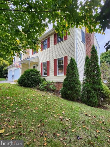 421 6th St, Longlevel, PA 17368-1430