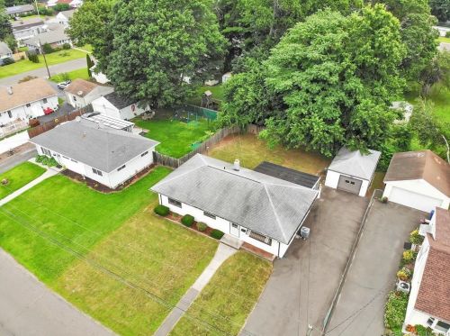 134 Leonard Dr, Bridgeport, CT 06606-1105