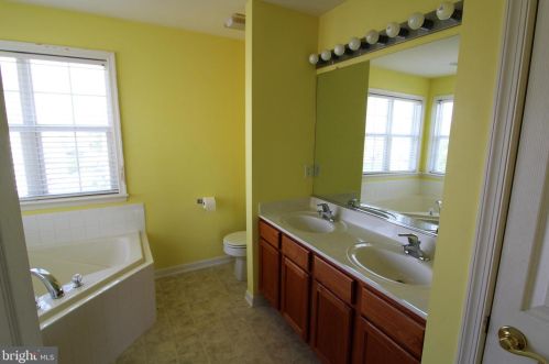 132 Parkers Dr, Dover DE  19904-1467 exterior