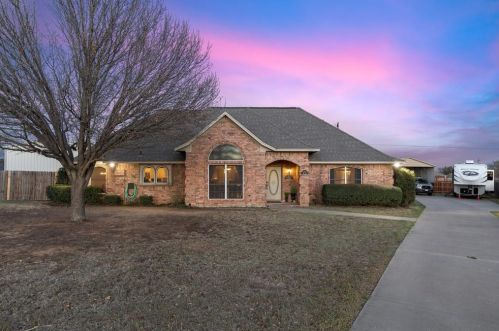 2716 Hill Ln, Cleburne, TX 76031-7860