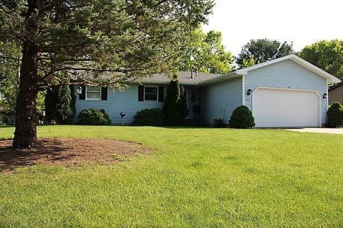 107 Sunrise Dr, Buchanan, IA 52772-2002