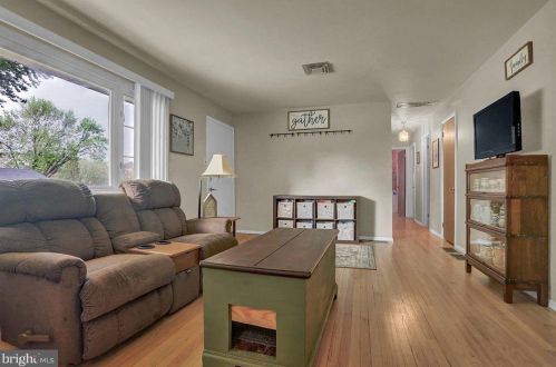 541 Old Orchard Ln, Camp Hill PA  17011-1829 exterior