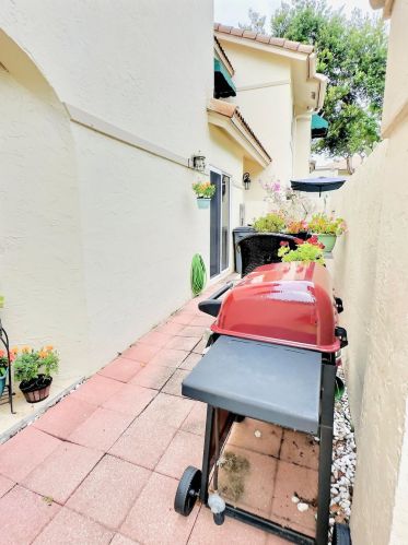 6663 Via Regina, Boca Raton FL  33433-3954 exterior