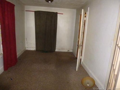 25 Deforest Ave, Bridgeport CT  06607-2414 exterior