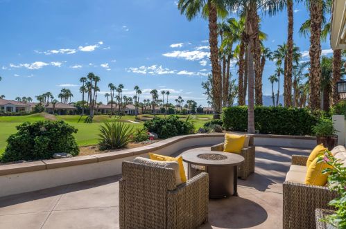 56430 Muirfield Vlg, La Quinta CA  92253-7648 exterior