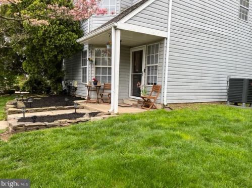25 Old Mill Ln, Southampton, PA 18966-2842