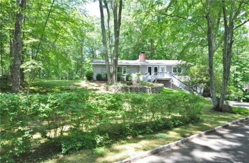 24 Riverford Rd, Brookfield Center, CT 06804-1316