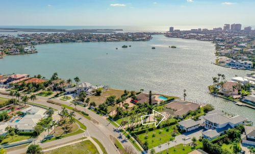 520 Barfield Ct, Marco Island, FL 34145-6651