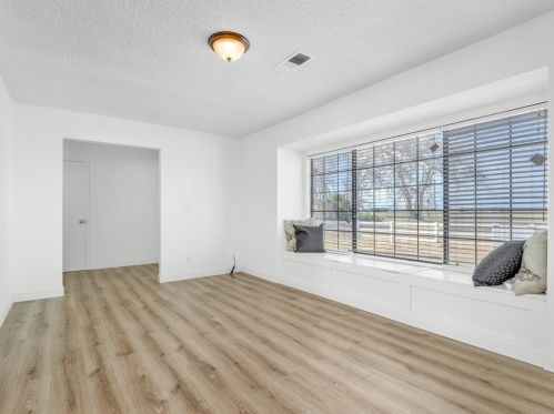 855 Mount Whitney Ave, Laton CA  93242-9724 exterior