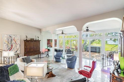 5148 31st Ave, Saint Petersburg FL  33707-5600 exterior