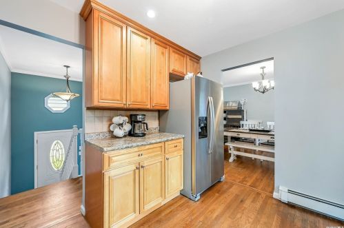 92 Tyler Ave, Scotts Beach NY  11789-2637 exterior