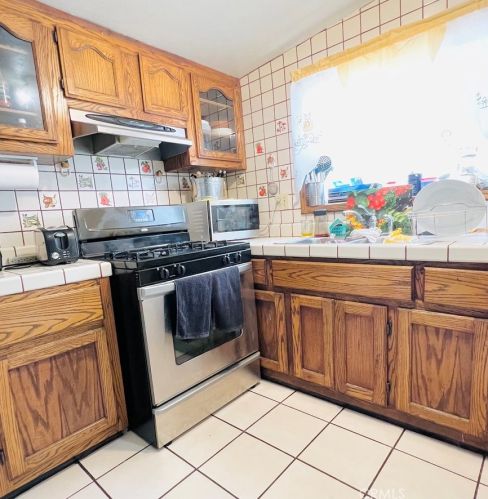 60 Hawkins St, Hollister CA  95023-4902 exterior