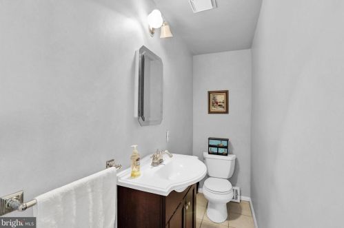 29 Holly Rd, Southampton PA 18966-3029 exterior