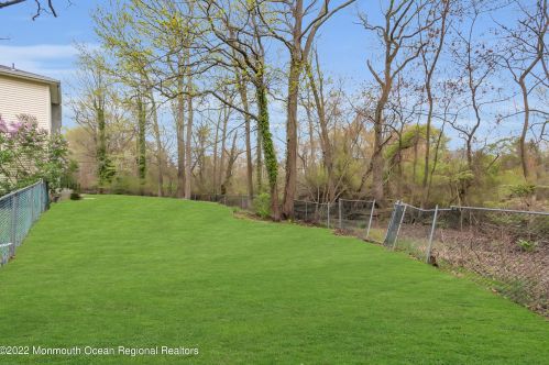 21 Kenneth Dr, Tinton Falls NJ  07712-2824 exterior