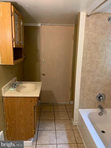 108 Stroud St, Wilmington, DE 19805-4842