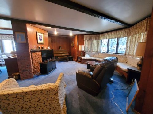 37 34th St, Bayonne, NJ 07002-3922