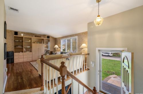 7 Newbrook Ln, Elwood NY  11731-5230 exterior