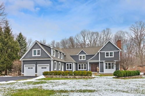 110 Old Stone Hill Rd, Scotts Corners, NY 10576-1530