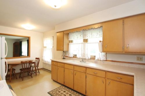 1912 Chestnut St, West Bend, WI 53095-2904