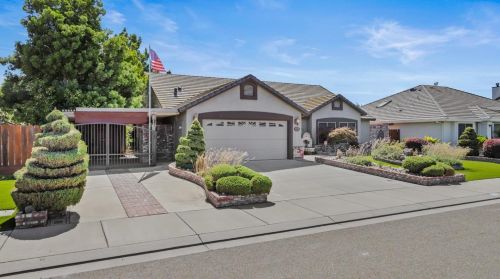 1166 John Roos Ave, Ripon, CA 95366-3361