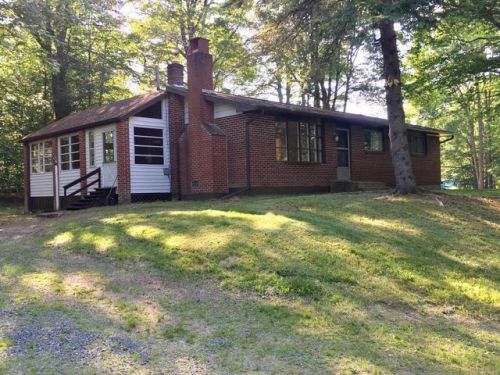 5520 Lincoln Pl, Gouldsboro, PA 18424-7928