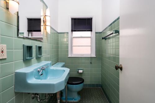 4796 Larkin St, Milwaukee WI 53211-1152 exterior