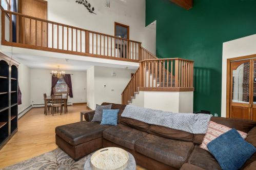 10 Lorri Rd, Derry NH  03038-4112 exterior