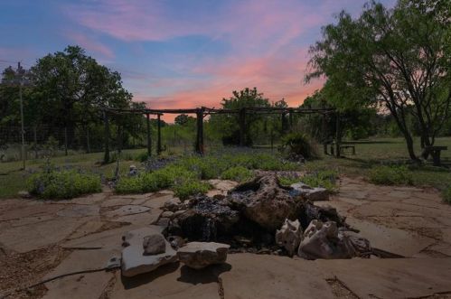 306 Matzig Cv, Creedmoor, TX 78610-3120