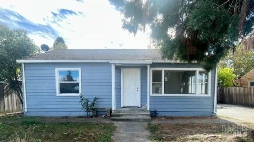 548 Flower Ave, Santa Rosa, CA 95404-5915