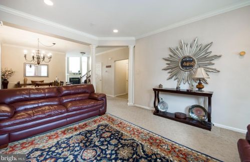 52 Lincoln Dr, Downingtown PA  19335-5326 exterior