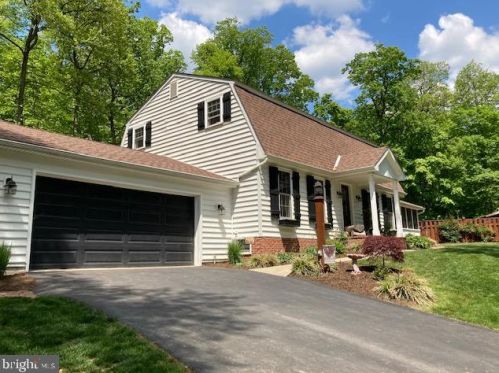 2337 Laurel Top Cir, Beartown, PA 17555-9739