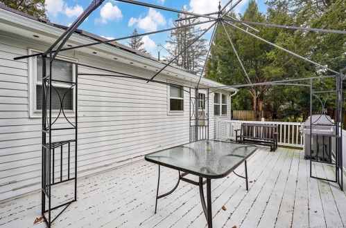 37 Victoria Dr, Colchester CT  06415-2319 exterior