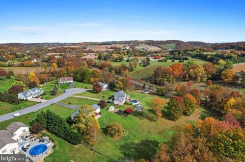 6116 Gardner Rd, Spring Grove PA  17362-9158 exterior