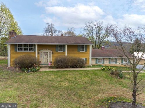 1296 Fritztown Rd, Swartzville, PA 17569-9107