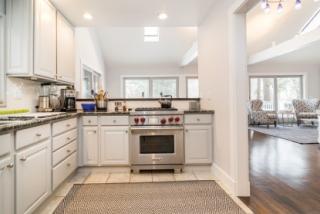 8 Lily Hill Rd, East Hampton NY  11937-2673 exterior