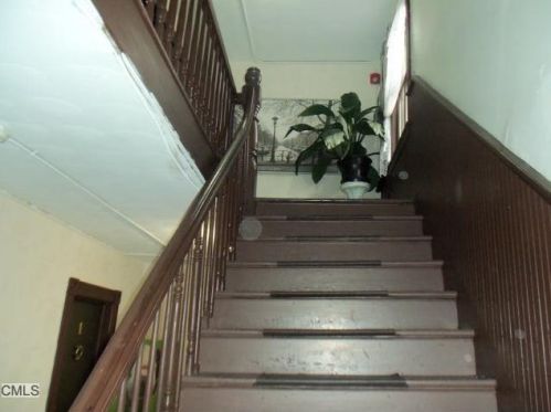 10 1st St, Norwalk, CT 06855-2303