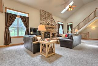 110 Iron Valley Dr, Lebanon, PA 17042-8918